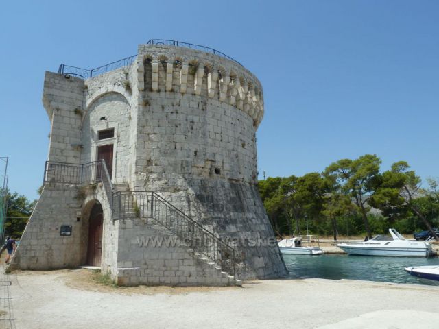 Trogir 
věž Sv.Marka z 8. století